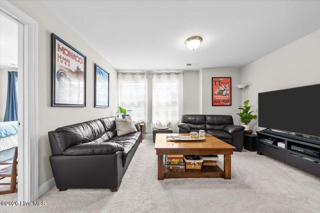 980 W Hedgelawn Way, Southern Pines, NC 28387