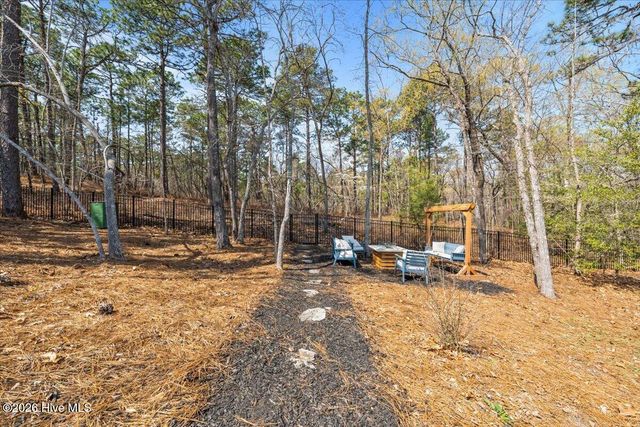 980 W Hedgelawn Way, Southern Pines, NC 28387