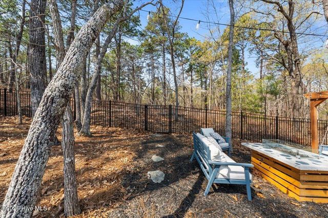 980 W Hedgelawn Way, Southern Pines, NC 28387