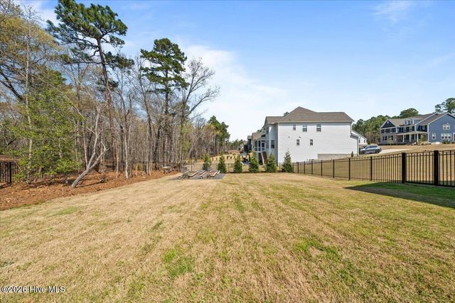 980 W Hedgelawn Way, Southern Pines, NC 28387