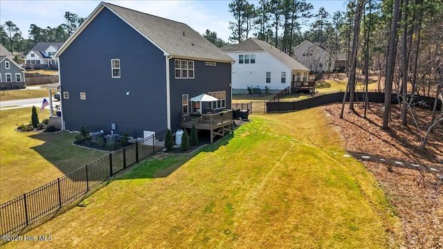980 W Hedgelawn Way, Southern Pines, NC 28387