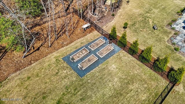 980 W Hedgelawn Way, Southern Pines, NC 28387