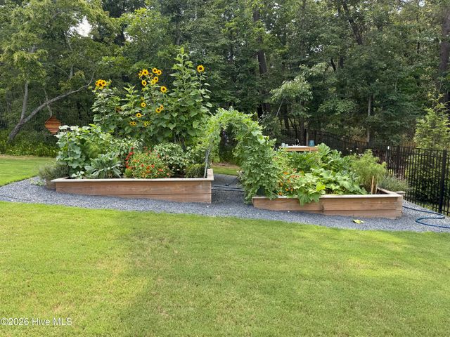 980 W Hedgelawn Way, Southern Pines, NC 28387