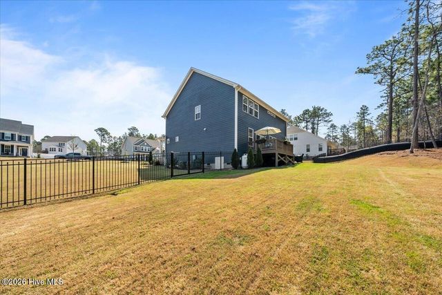 980 W Hedgelawn Way, Southern Pines, NC 28387