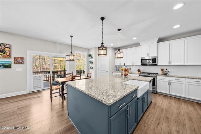 980 W Hedgelawn Way, Southern Pines, NC 28387