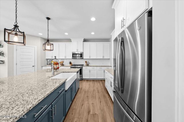 980 W Hedgelawn Way, Southern Pines, NC 28387