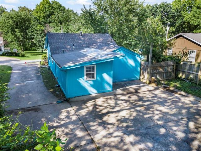 9421 E 67th Terrace, Raytown, MO 64133