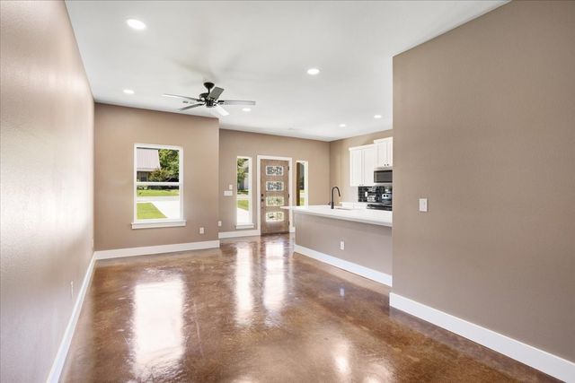 516 S 4th Street, Bonham, TX 75418