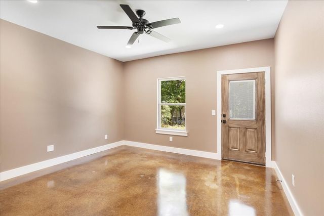 516 S 4th Street, Bonham, TX 75418
