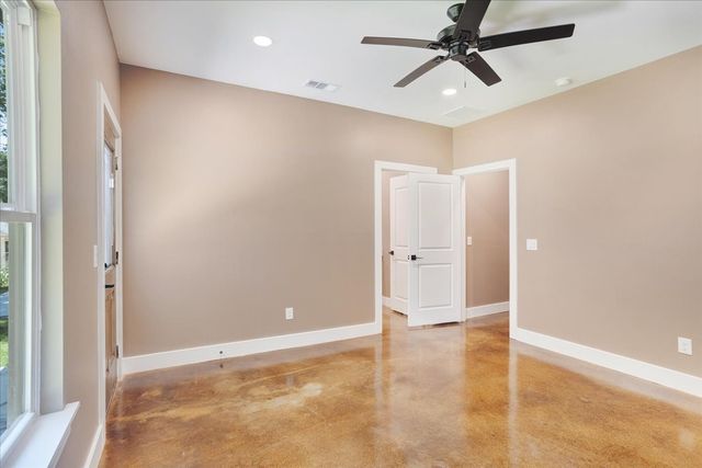 516 S 4th Street, Bonham, TX 75418