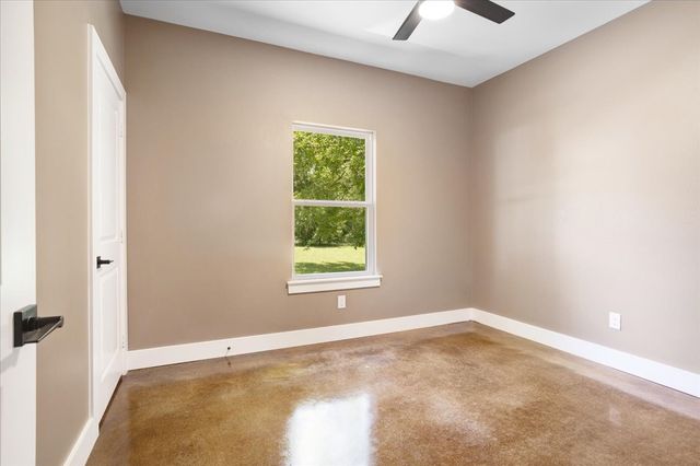 516 S 4th Street, Bonham, TX 75418