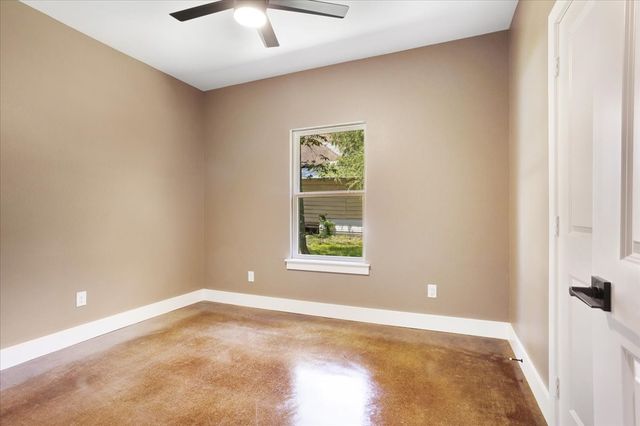 516 S 4th Street, Bonham, TX 75418