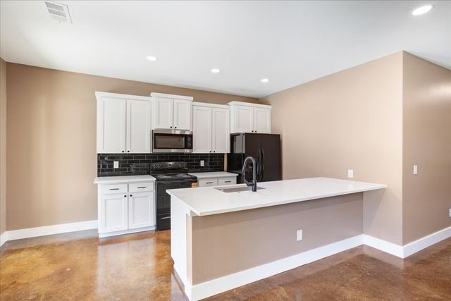 516 S 4th Street, Bonham, TX 75418