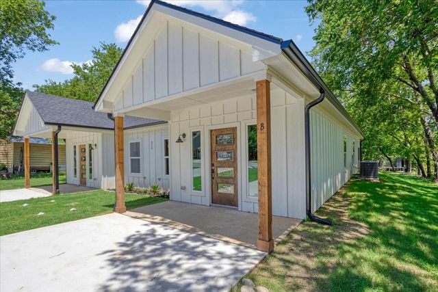 516 S 4th Street, Bonham, TX 75418