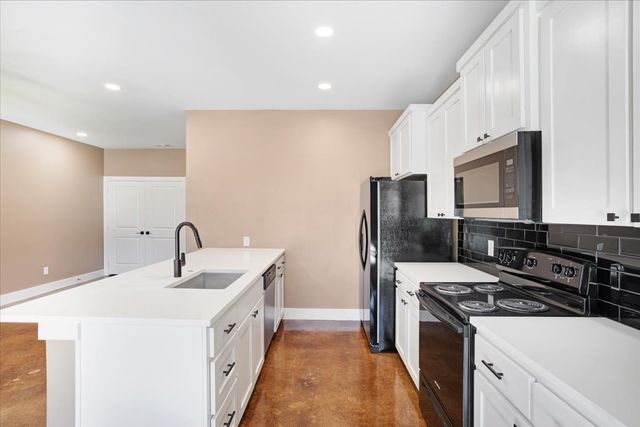 516 S 4th Street, Bonham, TX 75418