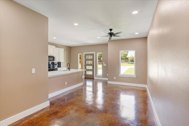 516 S 4th Street, Bonham, TX 75418