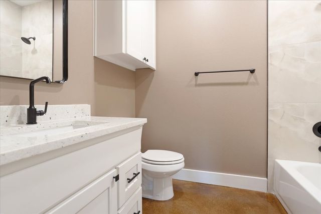 516 S 4th Street, Bonham, TX 75418