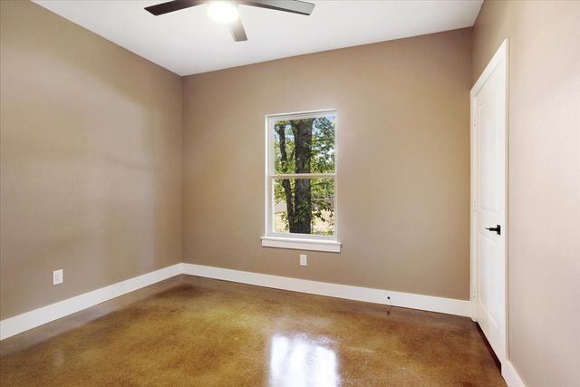 516 S 4th Street, Bonham, TX 75418