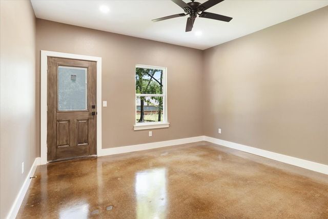 516 S 4th Street, Bonham, TX 75418