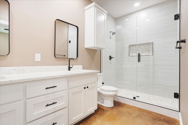 516 S 4th Street, Bonham, TX 75418