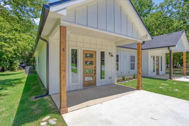 516 S 4th Street, Bonham, TX 75418