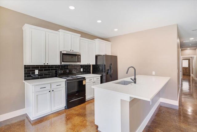 516 S 4th Street, Bonham, TX 75418