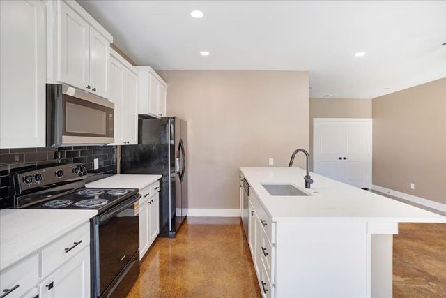 516 S 4th Street, Bonham, TX 75418