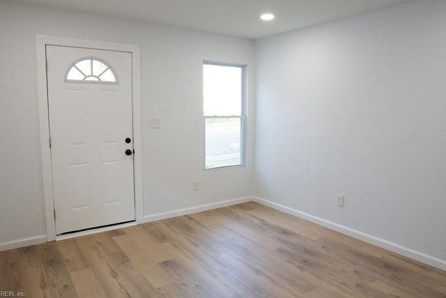 35 Sycamore AVE, Newport News, VA 23607