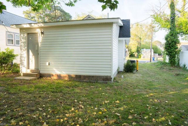 35 Sycamore AVE, Newport News, VA 23607