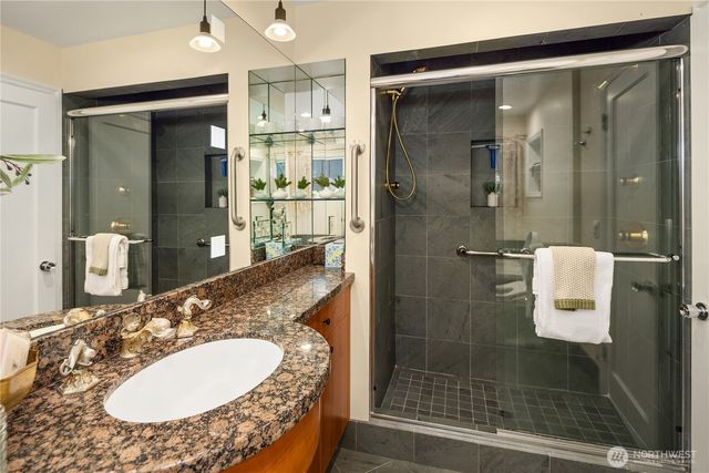 3409 Magnolia Blvd W, Seattle, WA 98199