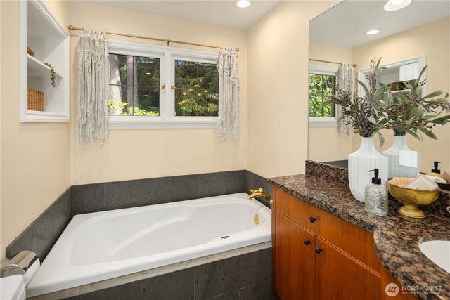 3409 Magnolia Blvd W, Seattle, WA 98199
