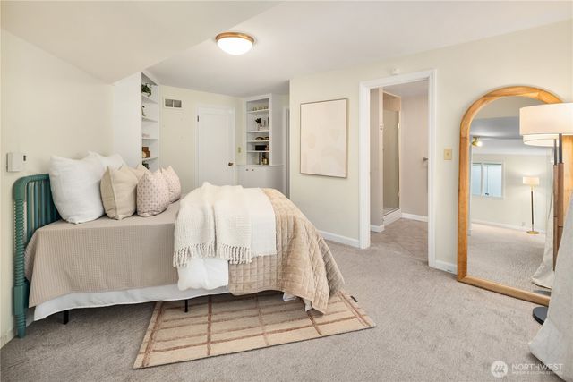 3409 Magnolia Blvd W, Seattle, WA 98199