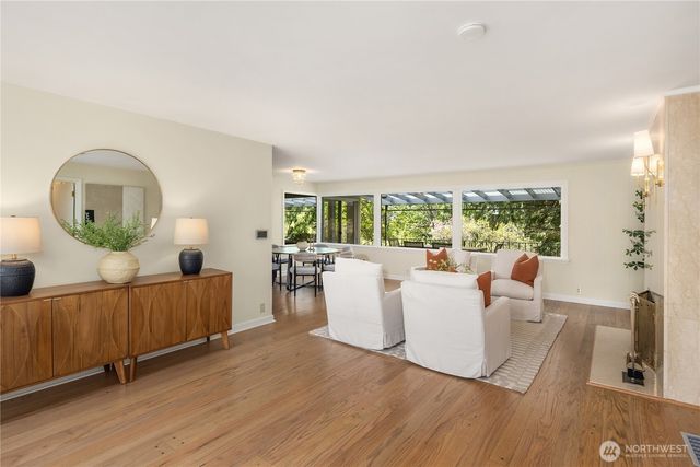 3409 Magnolia Blvd W, Seattle, WA 98199