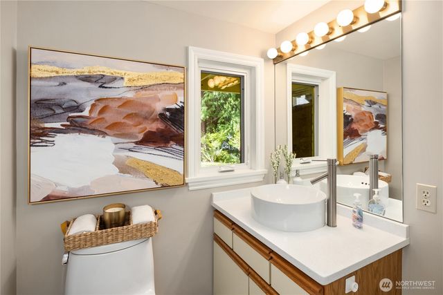 3409 Magnolia Blvd W, Seattle, WA 98199