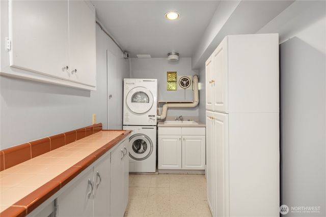 3409 Magnolia Blvd W, Seattle, WA 98199