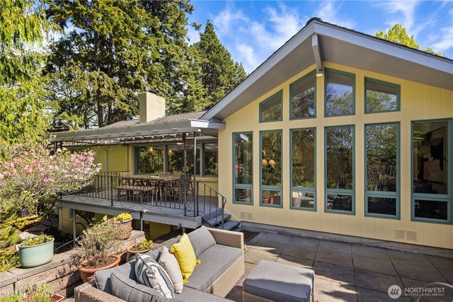 3409 Magnolia Blvd W, Seattle, WA 98199