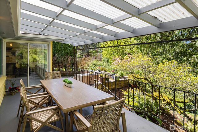 3409 Magnolia Blvd W, Seattle, WA 98199