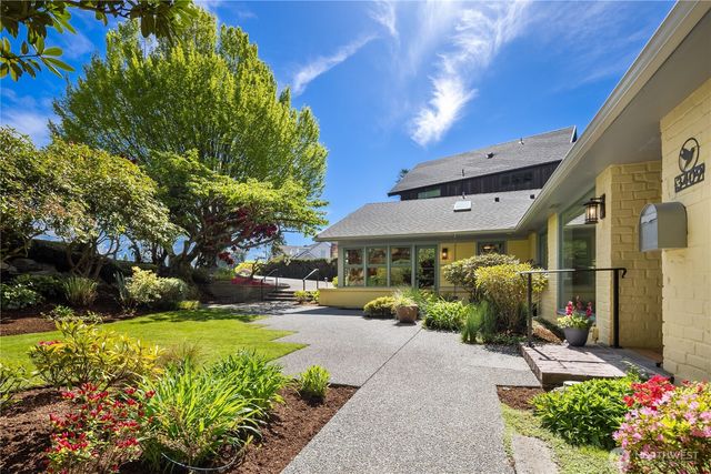 3409 Magnolia Blvd W, Seattle, WA 98199