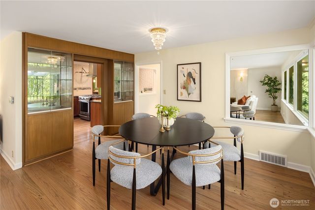 3409 Magnolia Blvd W, Seattle, WA 98199