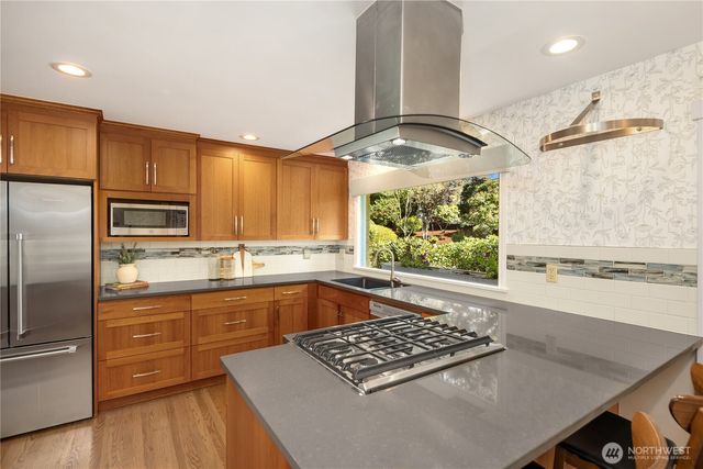 3409 Magnolia Blvd W, Seattle, WA 98199