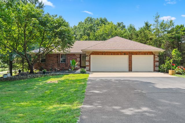 1745 N Carnegie Road, Nixa, MO 65714