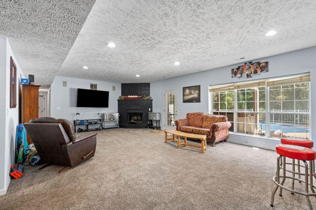 1745 N Carnegie Road, Nixa, MO 65714