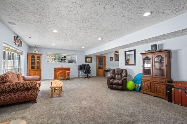 1745 N Carnegie Road, Nixa, MO 65714