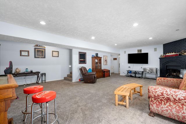 1745 N Carnegie Road, Nixa, MO 65714