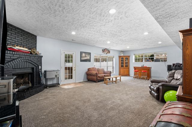 1745 N Carnegie Road, Nixa, MO 65714