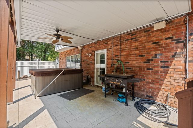 1745 N Carnegie Road, Nixa, MO 65714