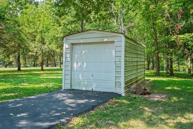 1745 N Carnegie Road, Nixa, MO 65714