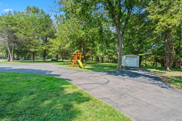 1745 N Carnegie Road, Nixa, MO 65714