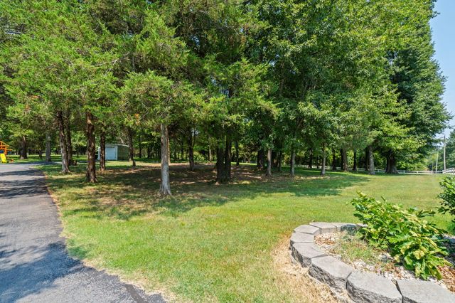 1745 N Carnegie Road, Nixa, MO 65714