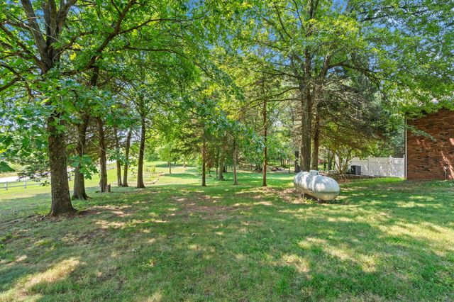 1745 N Carnegie Road, Nixa, MO 65714
